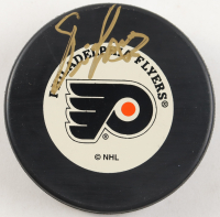 Eric Lindros Signed Flyers Logo Hockey Puck (Beckett) at PristineAuction.com
