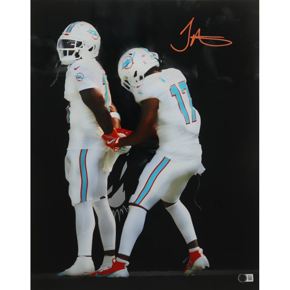 Tyreek Hill Signed Dolphins 16x20 Photo (Beckett) at PristineAuction.com