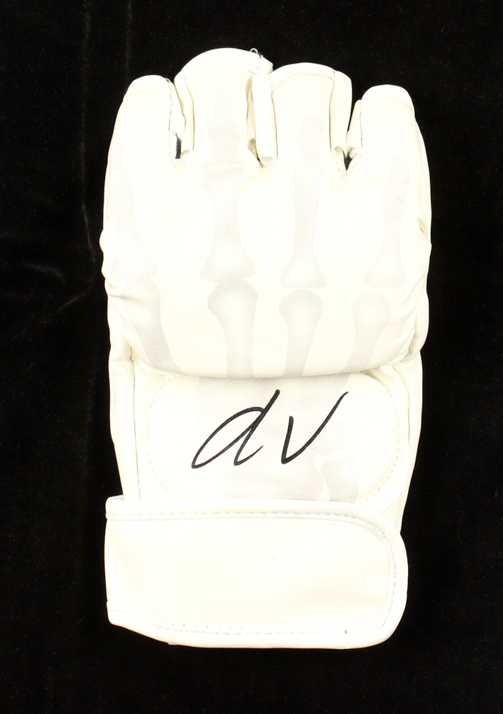 Marlon "Chito" Vera Signed MMA Glove (Beckett) at PristineAuction.com Marlon "Chito" Vera Signed MMA Glove (Beckett) at PristineAuction.com