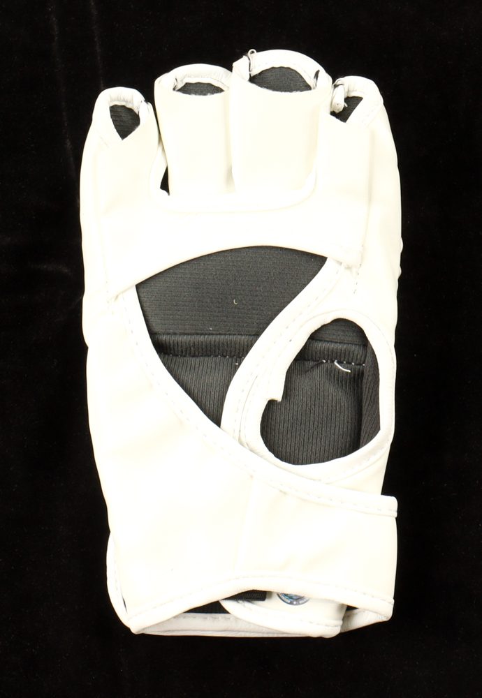 Marlon "Chito" Vera Signed MMA Glove (Beckett) at PristineAuction.com Marlon "Chito" Vera Signed MMA Glove (Beckett) at PristineAuction.com