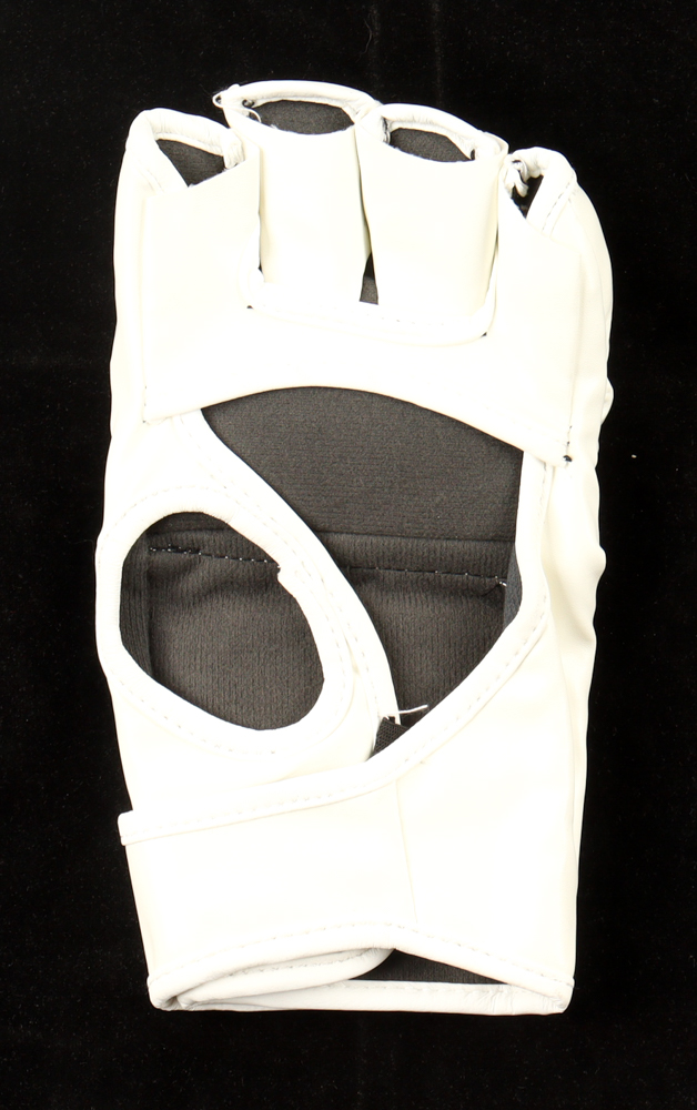 Marlon "Chito" Vera Signed MMA Glove (Beckett) at PristineAuction.com Marlon "Chito" Vera Signed MMA Glove (Beckett) at PristineAuction.com