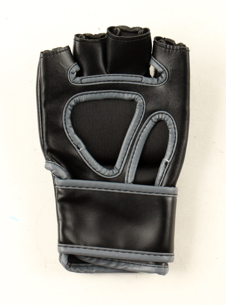 Marlon "Chito" Vera Signed UFC Glove (Beckett) at PristineAuction.com Marlon "Chito" Vera Signed UFC Glove (Beckett) at PristineAuction.com