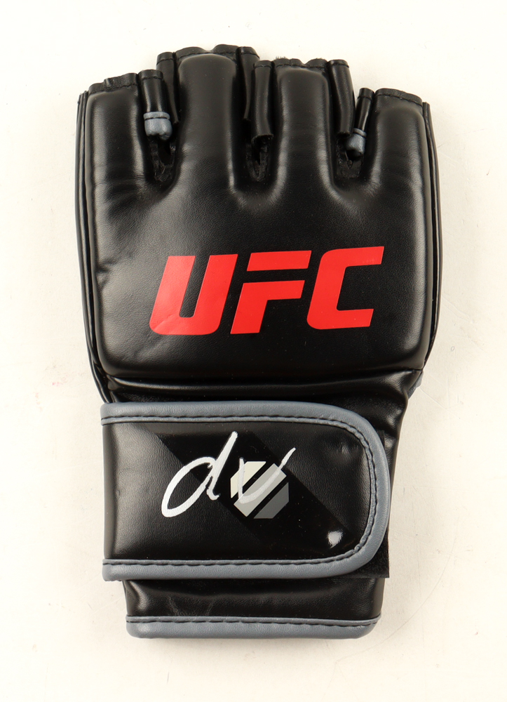 Marlon "Chito" Vera Signed UFC Glove (Beckett) at PristineAuction.com Marlon "Chito" Vera Signed UFC Glove (Beckett) at PristineAuction.com
