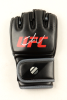 Marlon "Chito" Vera Signed UFC Glove (Beckett) at PristineAuction.com
