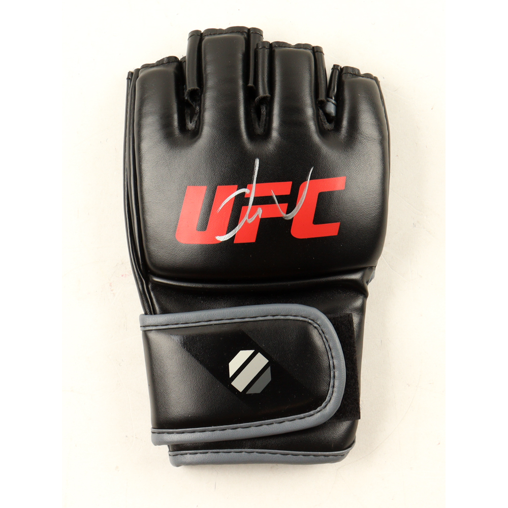 Marlon "Chito" Vera Signed UFC Glove (Beckett) at PristineAuction.com