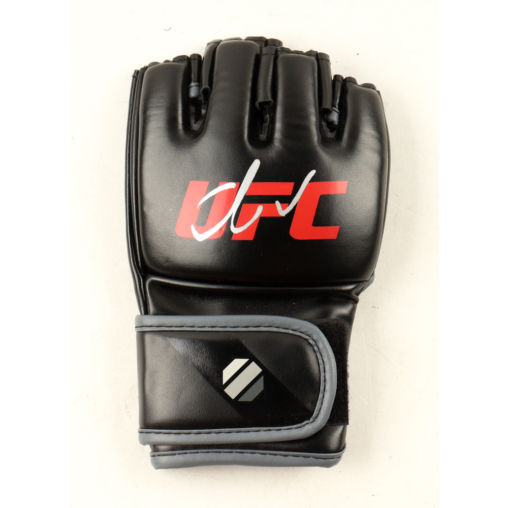 Marlon "Chito" Vera Signed UFC Glove (Beckett) at PristineAuction.com