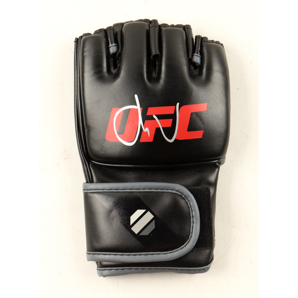 Marlon "Chito" Vera Signed UFC Glove (Beckett) at PristineAuction.com