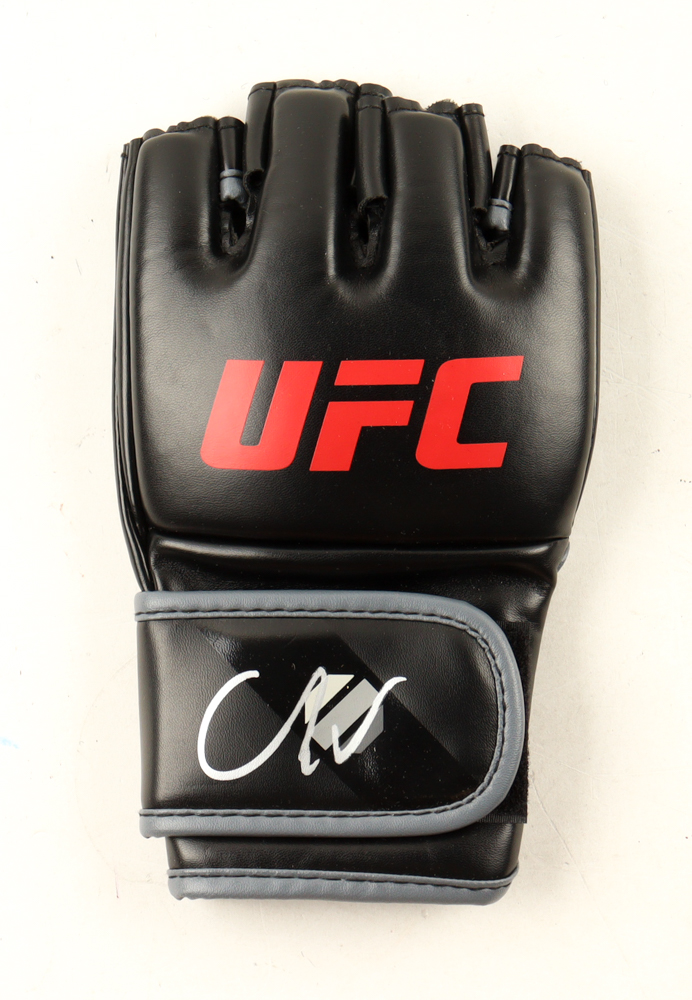 Marlon "Chito" Vera Signed UFC Glove (Beckett) at PristineAuction.com Marlon "Chito" Vera Signed UFC Glove (Beckett) at PristineAuction.com