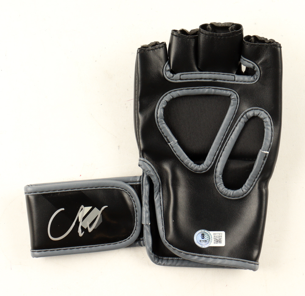Marlon "Chito" Vera Signed UFC Glove (Beckett) at PristineAuction.com Marlon "Chito" Vera Signed UFC Glove (Beckett) at PristineAuction.com