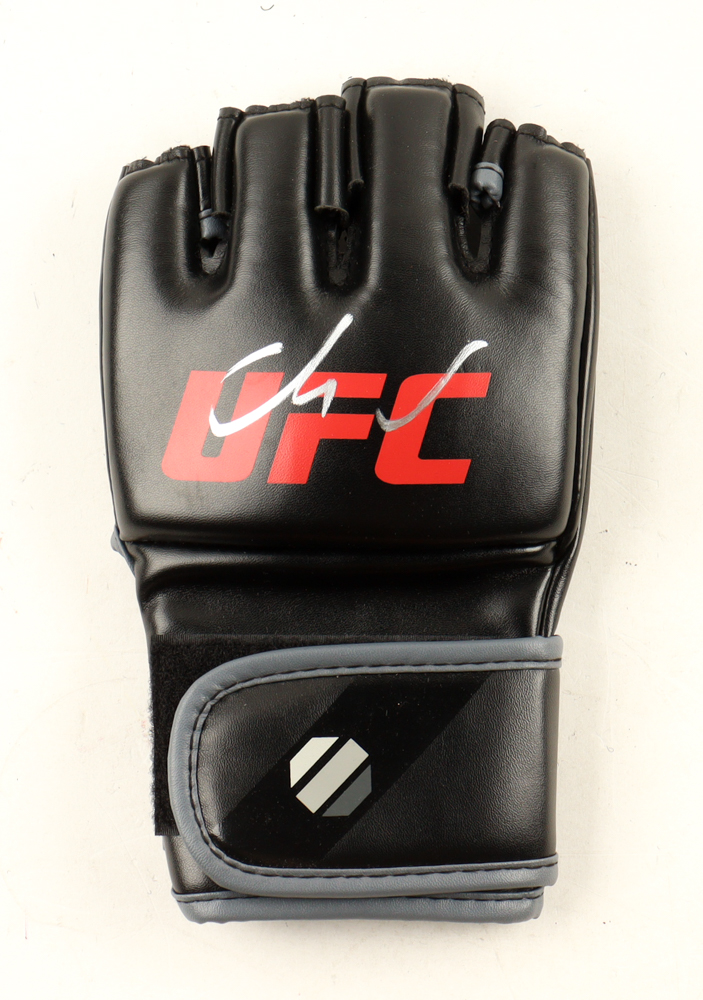 Marlon "Chito" Vera Signed UFC Glove (Beckett) at PristineAuction.com Marlon "Chito" Vera Signed UFC Glove (Beckett) at PristineAuction.com