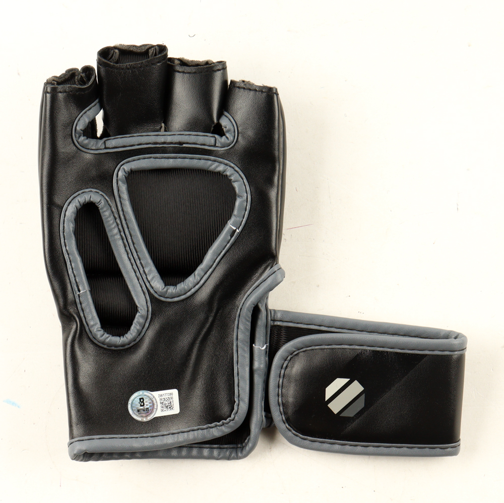 Marlon "Chito" Vera Signed UFC Glove (Beckett) at PristineAuction.com Marlon "Chito" Vera Signed UFC Glove (Beckett) at PristineAuction.com