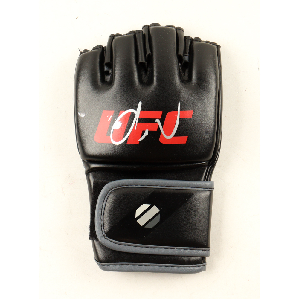Marlon "Chito" Vera Signed UFC Glove (Beckett) at PristineAuction.com