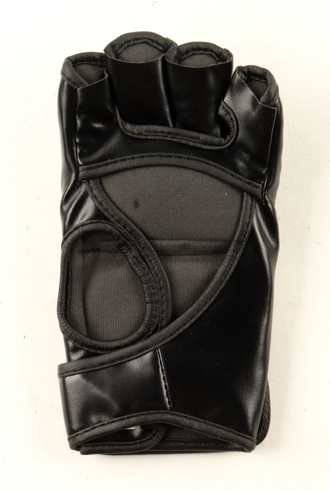Marlon "Chito" Vera Signed MMA Glove (Beckett) at PristineAuction.com Marlon "Chito" Vera Signed MMA Glove (Beckett) at PristineAuction.com