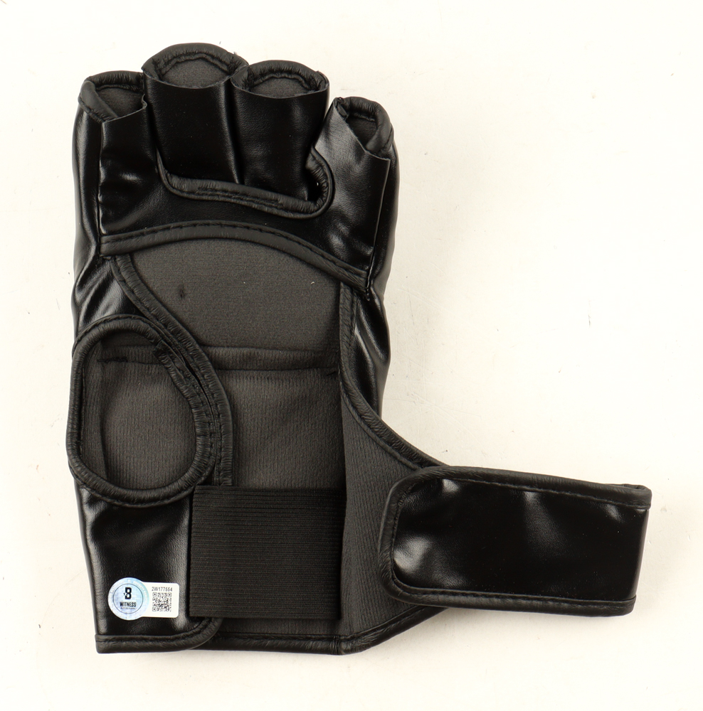 Marlon "Chito" Vera Signed MMA Glove (Beckett) at PristineAuction.com Marlon "Chito" Vera Signed MMA Glove (Beckett) at PristineAuction.com