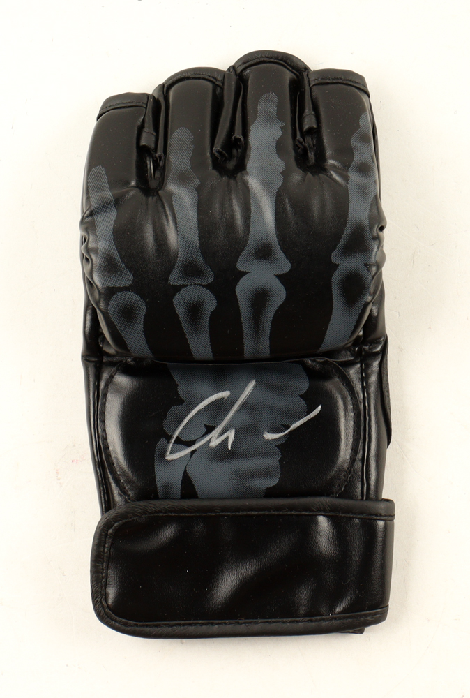 Marlon "Chito" Vera Signed MMA Glove (Beckett) at PristineAuction.com Marlon "Chito" Vera Signed MMA Glove (Beckett) at PristineAuction.com