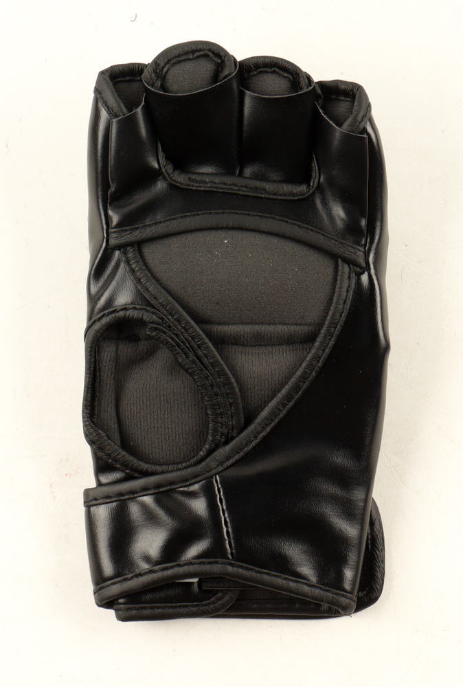Marlon "Chito" Vera Signed MMA Glove (Beckett) at PristineAuction.com Marlon "Chito" Vera Signed MMA Glove (Beckett) at PristineAuction.com