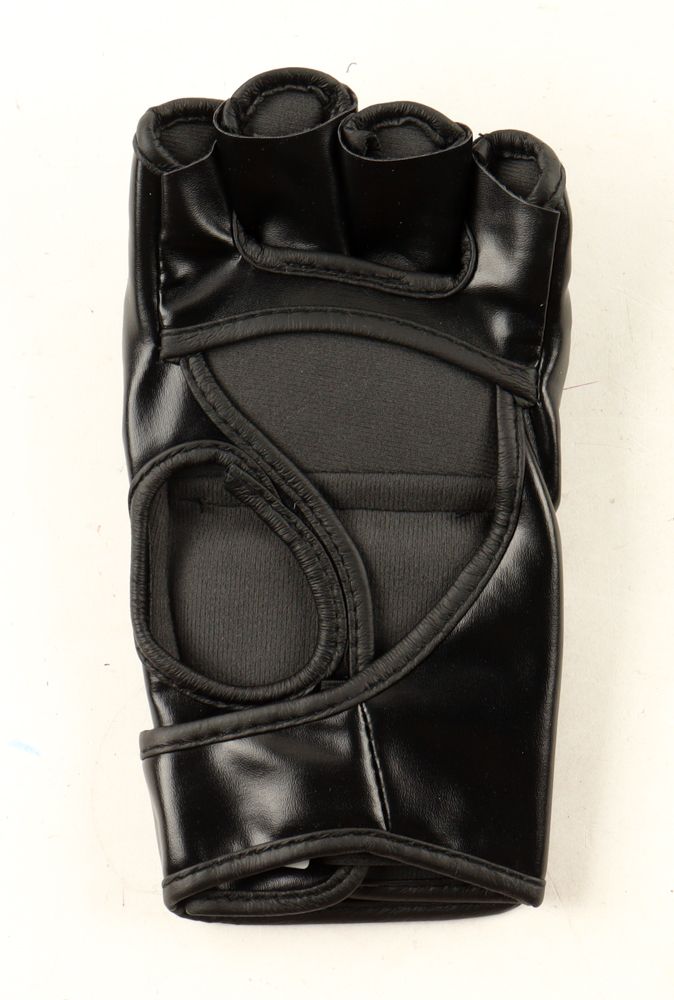 Marlon "Chito" Vera Signed MMA Glove (Beckett) at PristineAuction.com Marlon "Chito" Vera Signed MMA Glove (Beckett) at PristineAuction.com