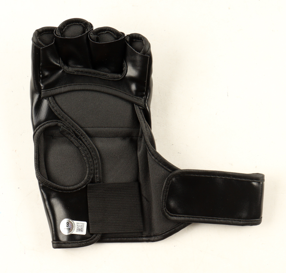 Marlon "Chito" Vera Signed MMA Glove (Beckett) at PristineAuction.com Marlon "Chito" Vera Signed MMA Glove (Beckett) at PristineAuction.com