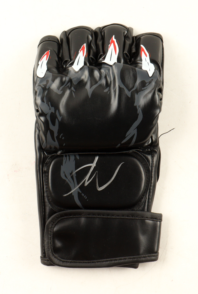 Marlon "Chito" Vera Signed MMA Glove (Beckett) at PristineAuction.com Marlon "Chito" Vera Signed MMA Glove (Beckett) at PristineAuction.com