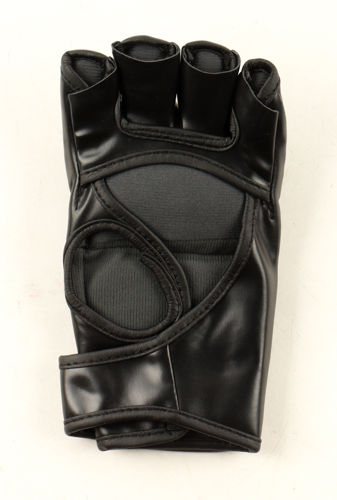 Marlon "Chito" Vera Signed MMA Glove (Beckett) at PristineAuction.com Marlon "Chito" Vera Signed MMA Glove (Beckett) at PristineAuction.com