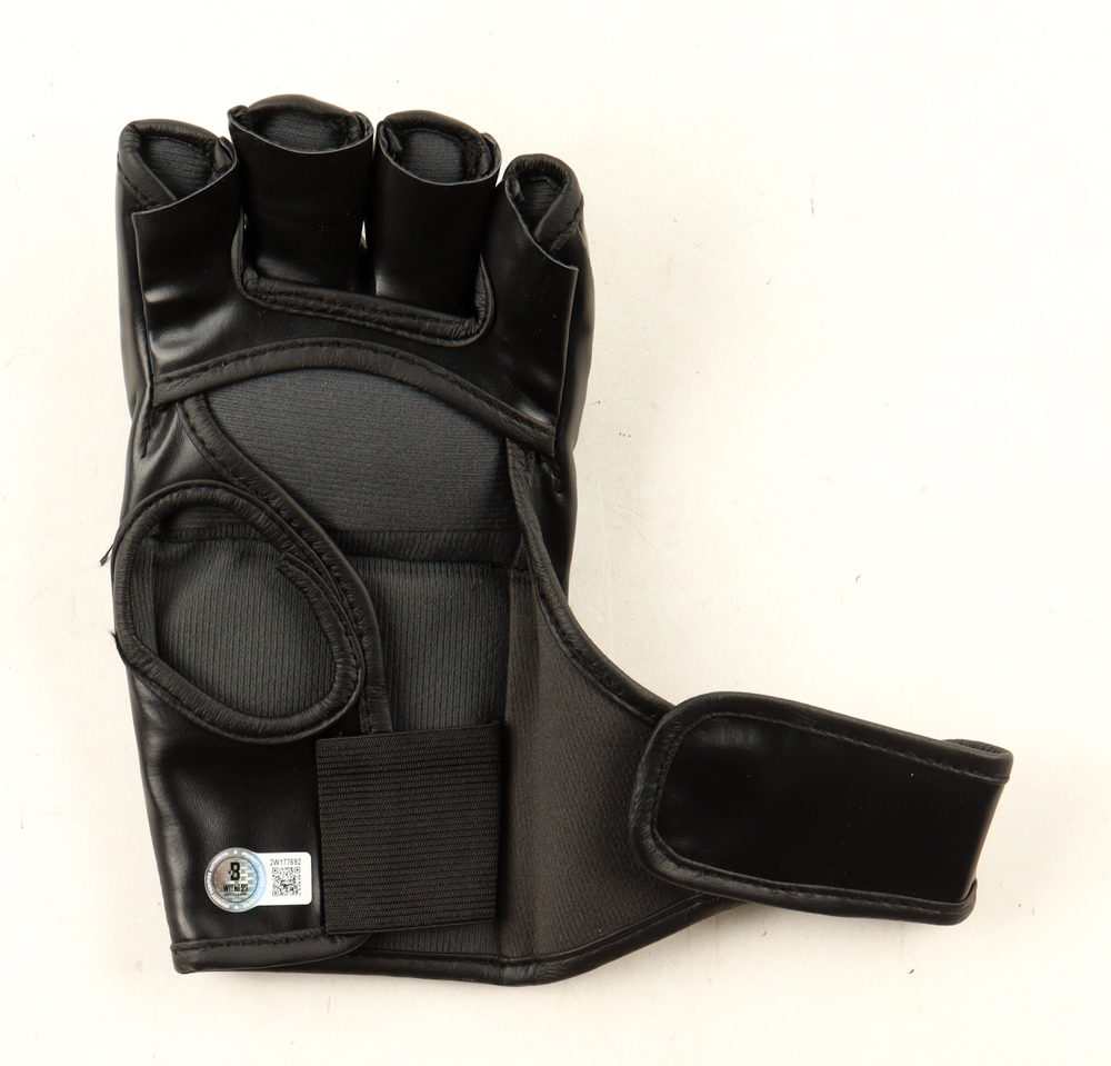 Marlon "Chito" Vera Signed MMA Glove (Beckett) at PristineAuction.com Marlon "Chito" Vera Signed MMA Glove (Beckett) at PristineAuction.com