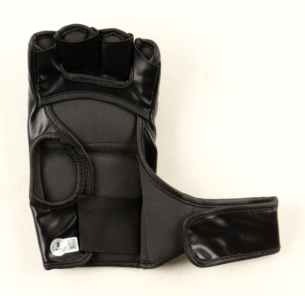 Marlon "Chito" Vera Signed MMA Glove (Beckett) at PristineAuction.com Marlon "Chito" Vera Signed MMA Glove (Beckett) at PristineAuction.com