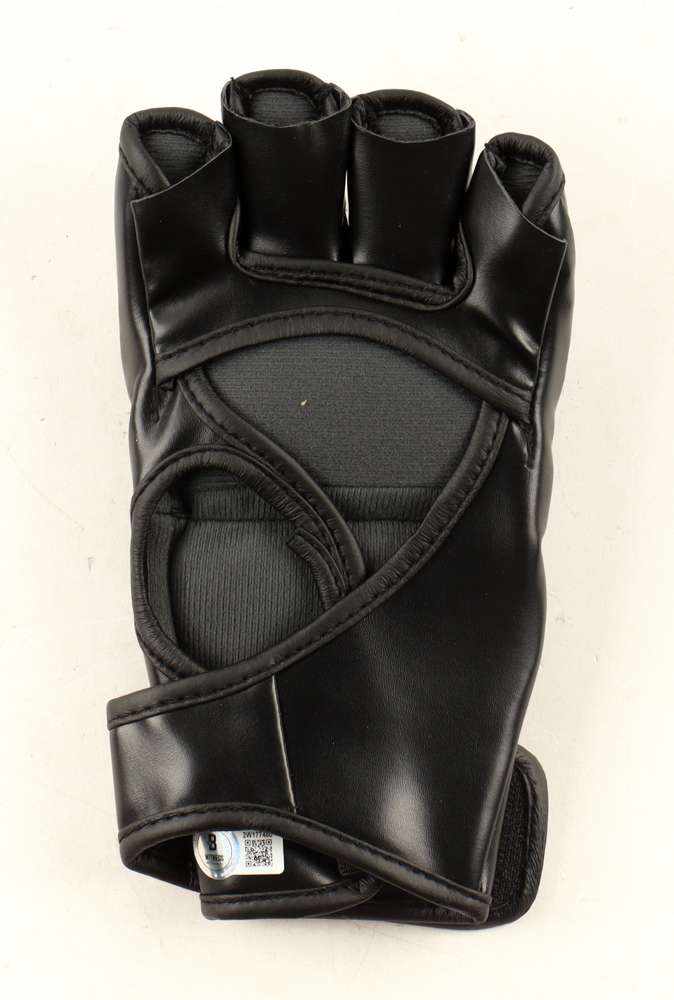 Marlon "Chito" Vera Signed MMA Glove (Beckett) at PristineAuction.com Marlon "Chito" Vera Signed MMA Glove (Beckett) at PristineAuction.com