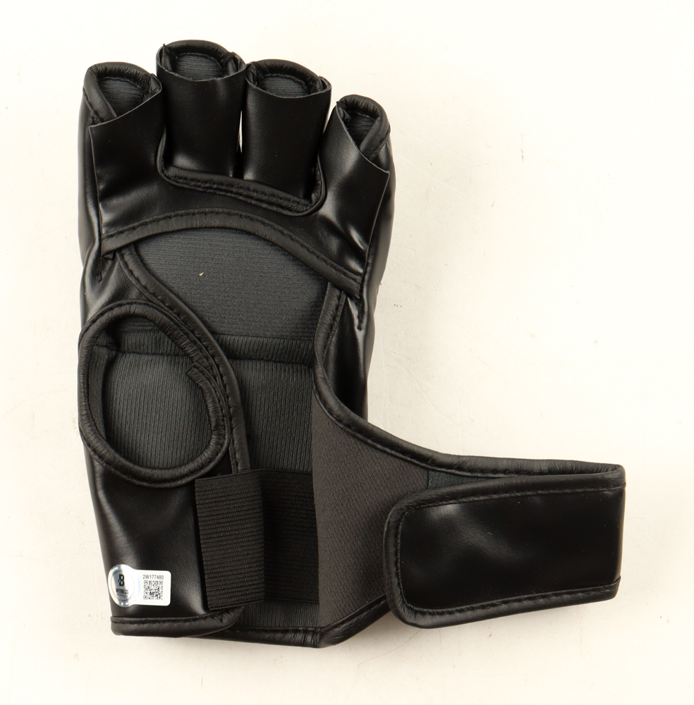 Marlon "Chito" Vera Signed MMA Glove (Beckett) at PristineAuction.com Marlon "Chito" Vera Signed MMA Glove (Beckett) at PristineAuction.com