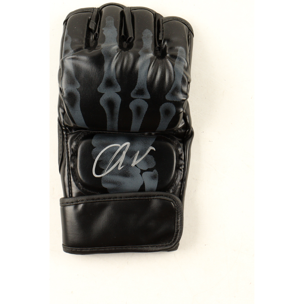 Marlon "Chito" Vera Signed MMA Glove (Beckett) at PristineAuction.com