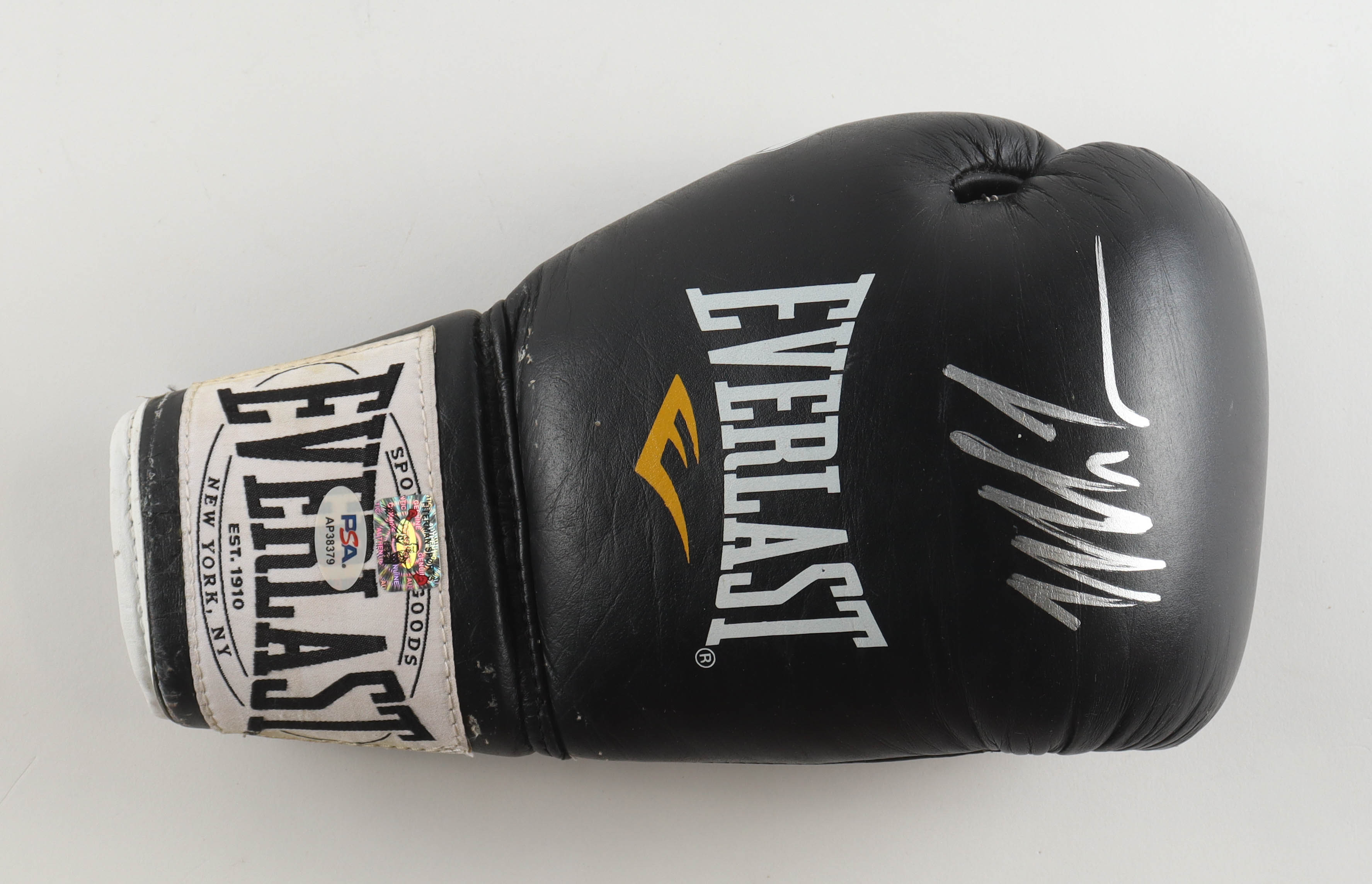 Mike Tyson Signed Everlast Boxing Glove (Tyson & PSA) at PristineAuction.com Mike Tyson Signed Everlast Boxing Glove (Tyson & PSA) at PristineAuction.com