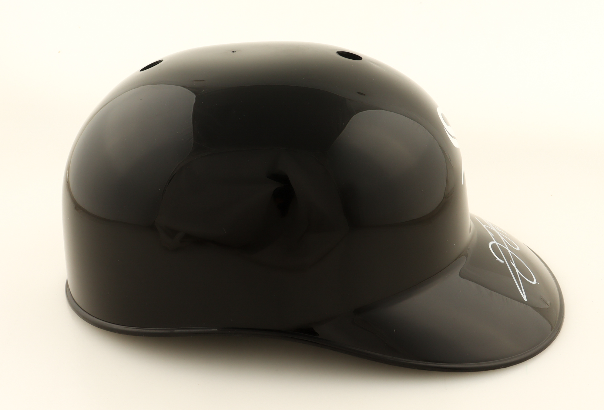 Frank Thomas Signed White Sox Full-Size Batting Helmet (JSA) at PristineAuction.com Frank Thomas Signed White Sox Full-Size Batting Helmet (JSA) at PristineAuction.com