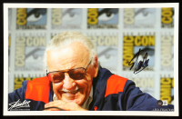 Stan Lee Signed San Diego Comic Con 11x17 Photo (Beckett) at PristineAuction.com
