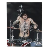 Tommy Lee Signed  8x10 Photo (Beckett) at PristineAuction.com
