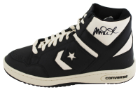 Magic Johnson Signed Converse Weapon Basketball Shoe (Beckett) at PristineAuction.com
