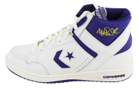 Magic Johnson Signed Converse Weapon Basketball Shoe (Beckett) at PristineAuction.com