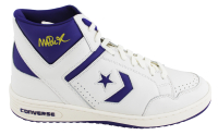 Magic Johnson Signed Converse Weapon Basketball Shoe (Beckett) at PristineAuction.com