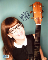 Lisa Loeb Signed 8x10 Photo (Beckett) at PristineAuction.com