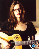 Lisa Loeb Signed 8x10 Photo (Beckett) at PristineAuction.com