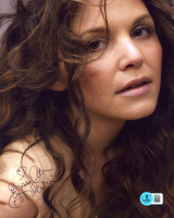 Ginnifer Goodwin Signed 8x10 Photo (Beckett) at PristineAuction.com