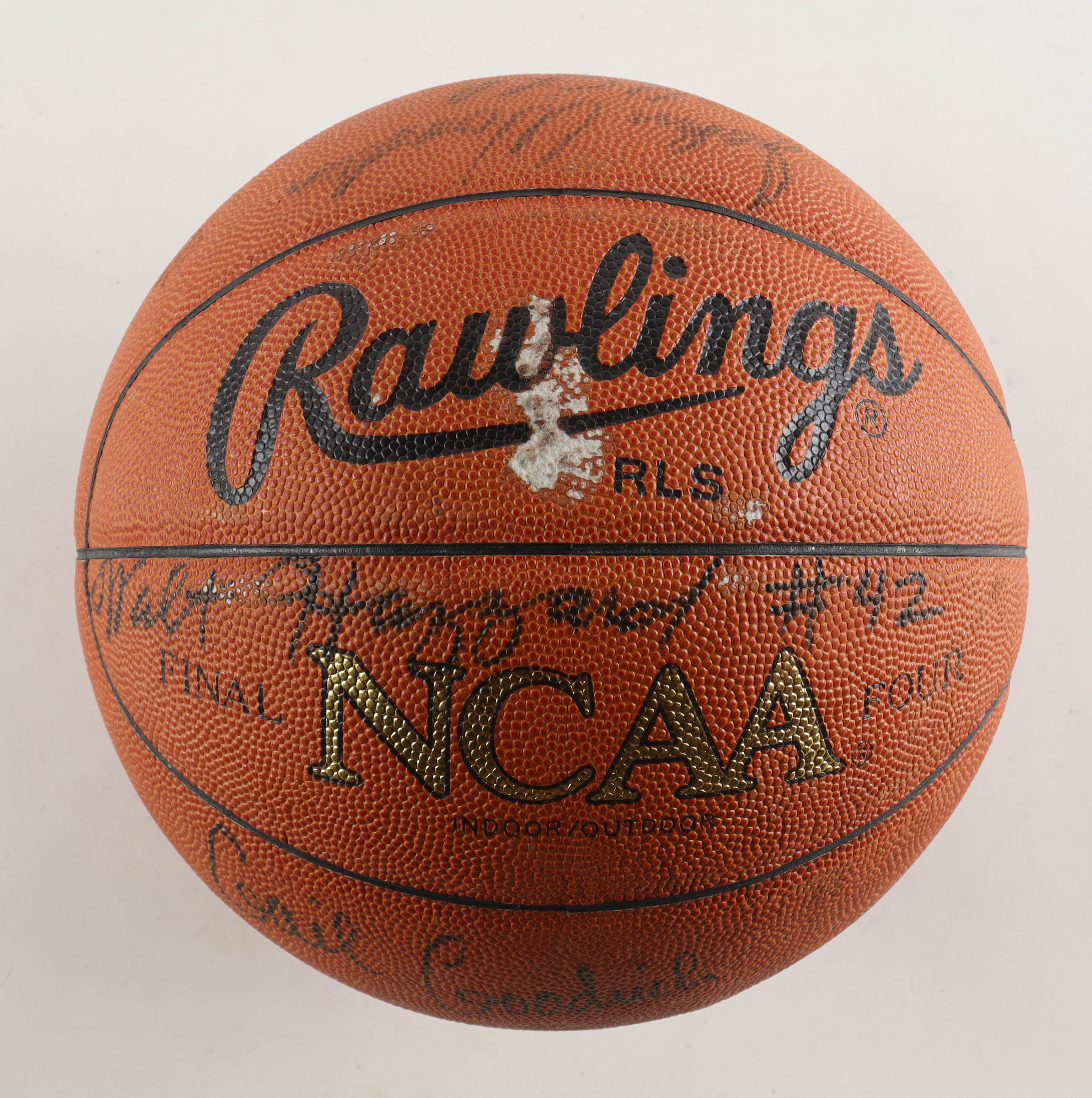 1963-64 UCLA Bruins Basketball Team-Signed By (7) Including John Wooden, Walt Hazzard, Gail Goodrich, Kenny Washington, Jack Hirsch, Keith Erickson & Fred Slaughter (Beckett) at PristineAuction.com 1963-64 UCLA Bruins Basketball Team-Signed By (7) Including John Wooden, Walt Hazzard, Gail Goodrich, Kenny Washington, Jack Hirsch, Keith Erickson & Fred Slaughter (Beckett) at PristineAuction.com