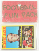 1972 Topps Football Card Fun Pack with (10) Cards at PristineAuction.com