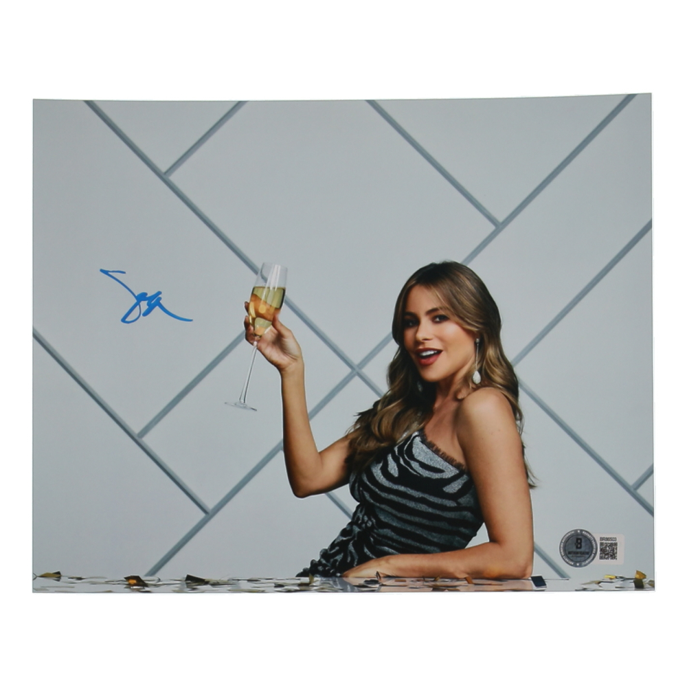 Sofia Vergara Signed 8x10 Photo (Beckett) | Pristine Auction