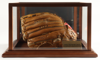 Ozzie Smith Signed Rawlings Glove With Title Plaque Display Case Inscribed "13x G.G." (Fanatics) at PristineAuction.com