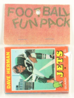 1971 Topps Football Card Fun Pack with (10) Cards at PristineAuction.com