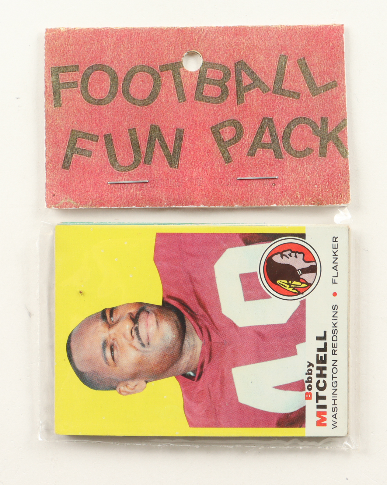 1969 Topps Football Card Fun Pack with (10) Cards at PristineAuction.com 1969 Topps Football Card Fun Pack with (10) Cards at PristineAuction.com