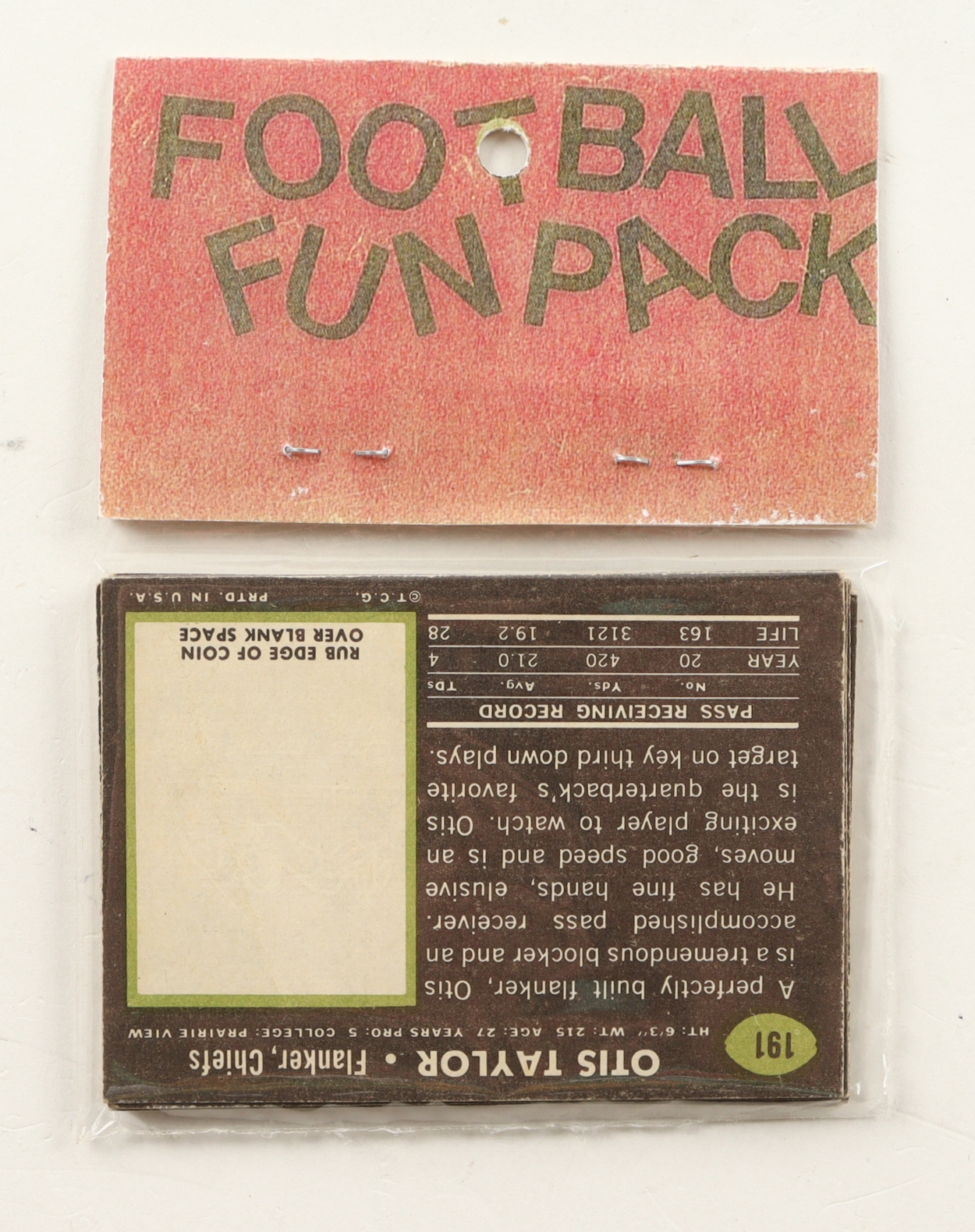 1969 Topps Football Card Fun Pack with (10) Cards at PristineAuction.com 1969 Topps Football Card Fun Pack with (10) Cards at PristineAuction.com