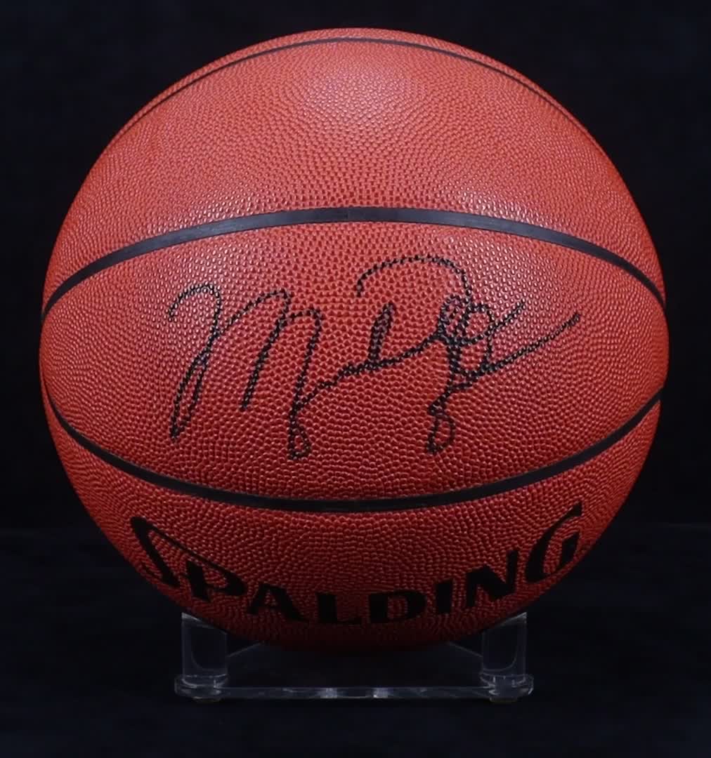Michael Jordan | 1990-91 Bulls Official NBA Game Ball Signed By (7) with Bold Michael Jordan Signature (JSA) at PristineAuction.com