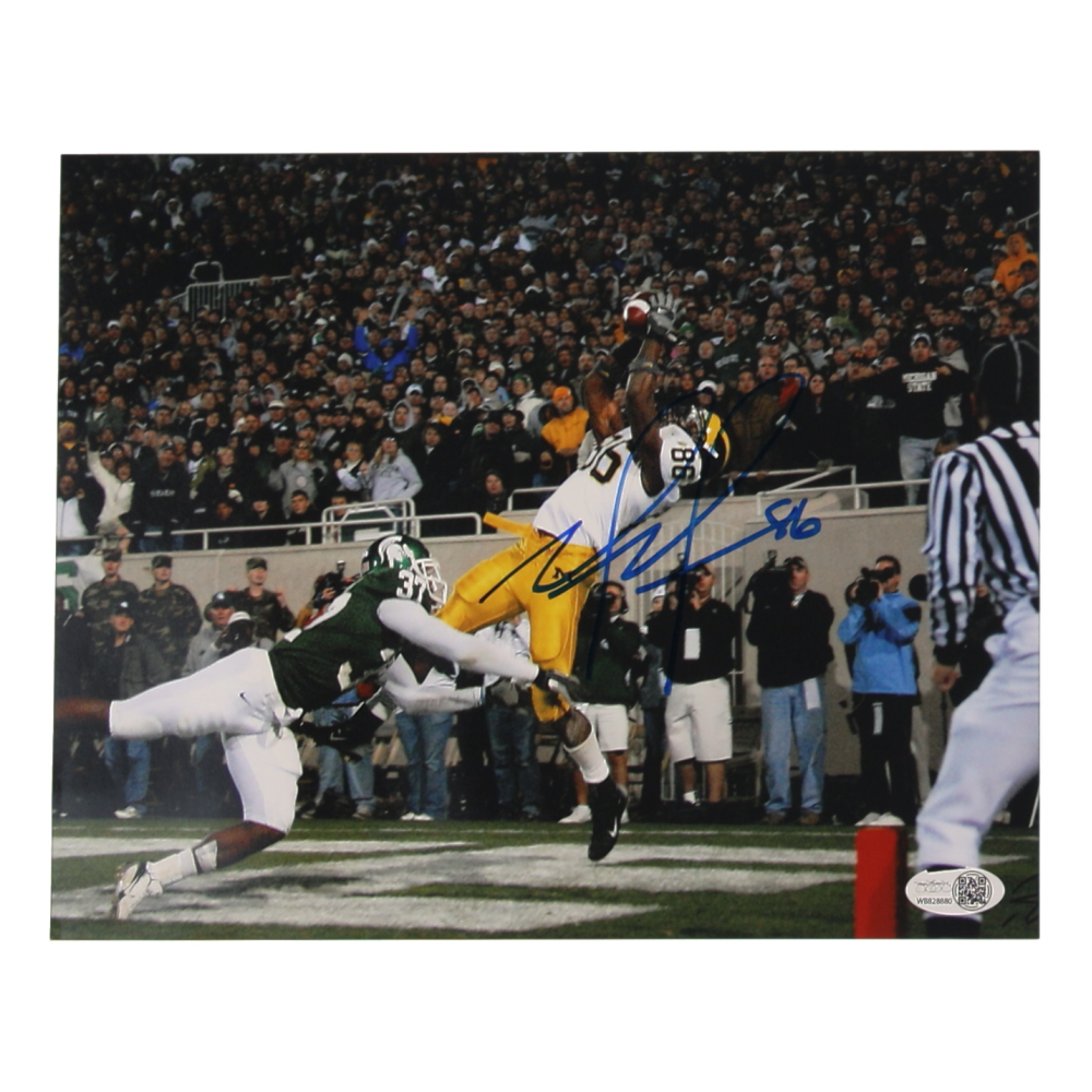 Mario Manningham Signed Michigan Wolverines 8x10 Photo (JSA) at PristineAuction.com