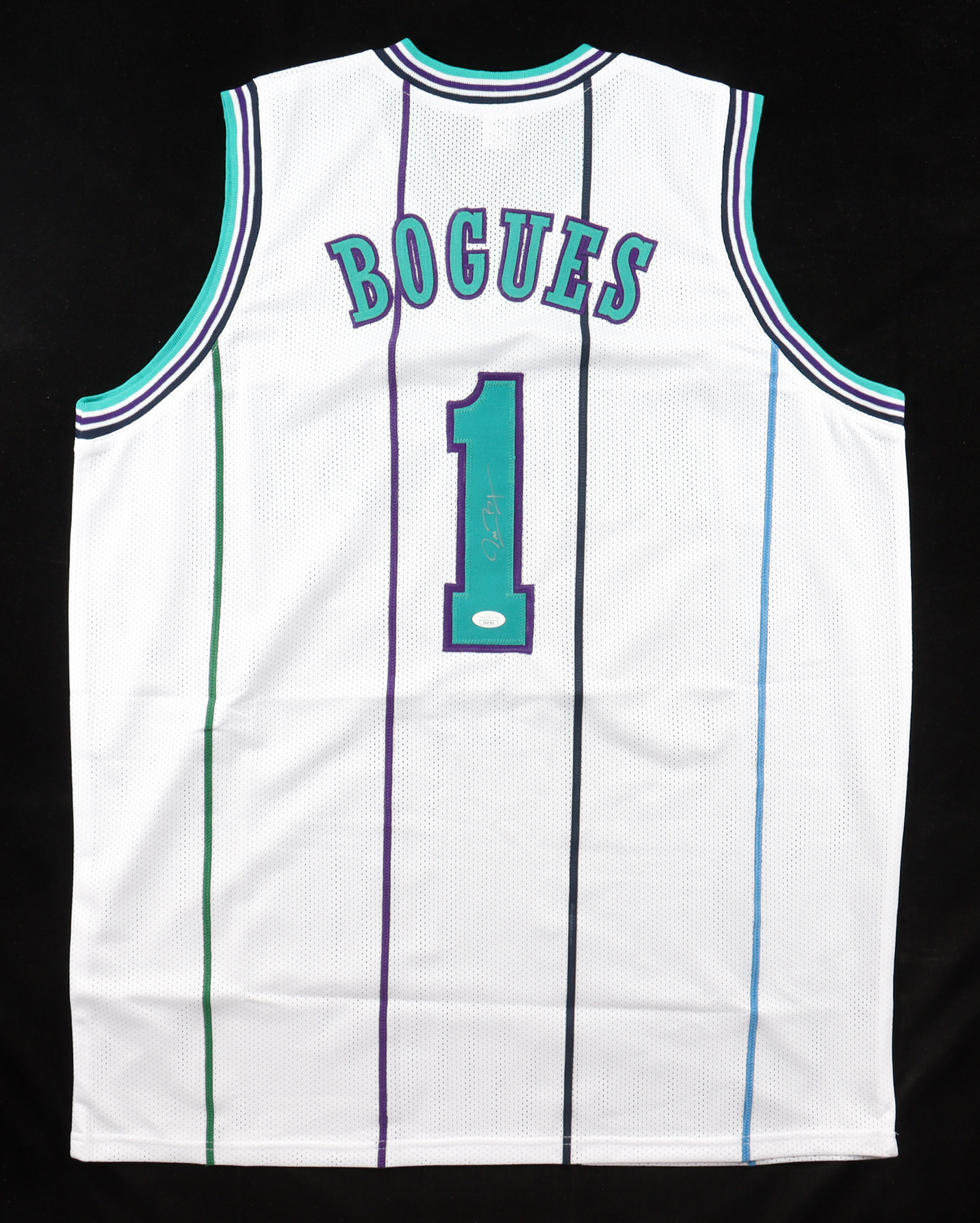 Muggsy Bogues Signed Jersey (JSA) at PristineAuction.com Muggsy Bogues Signed Jersey (JSA) at PristineAuction.com