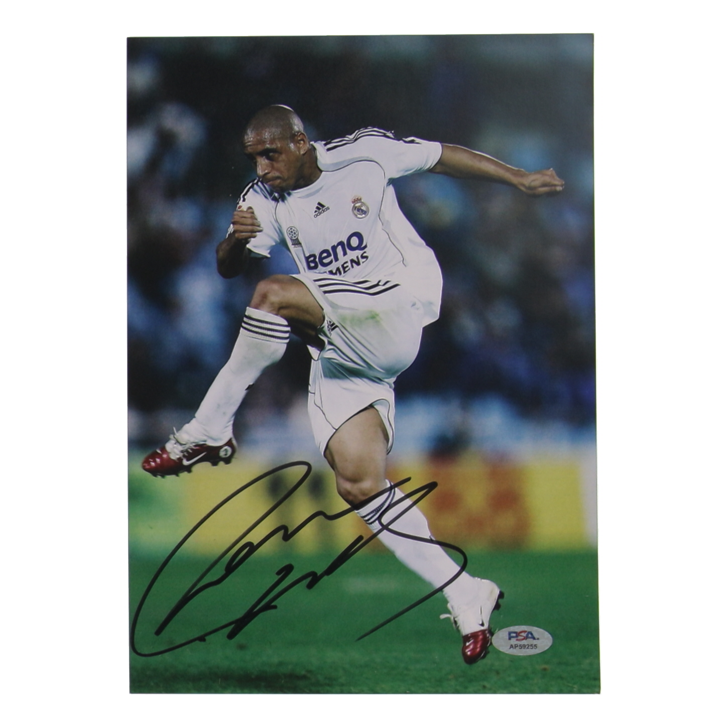 Roberto Carlos Signed 8x11.5 Photo (PSA) at PristineAuction.com Roberto Carlos Signed 8x11.5 Photo (PSA) at PristineAuction.com